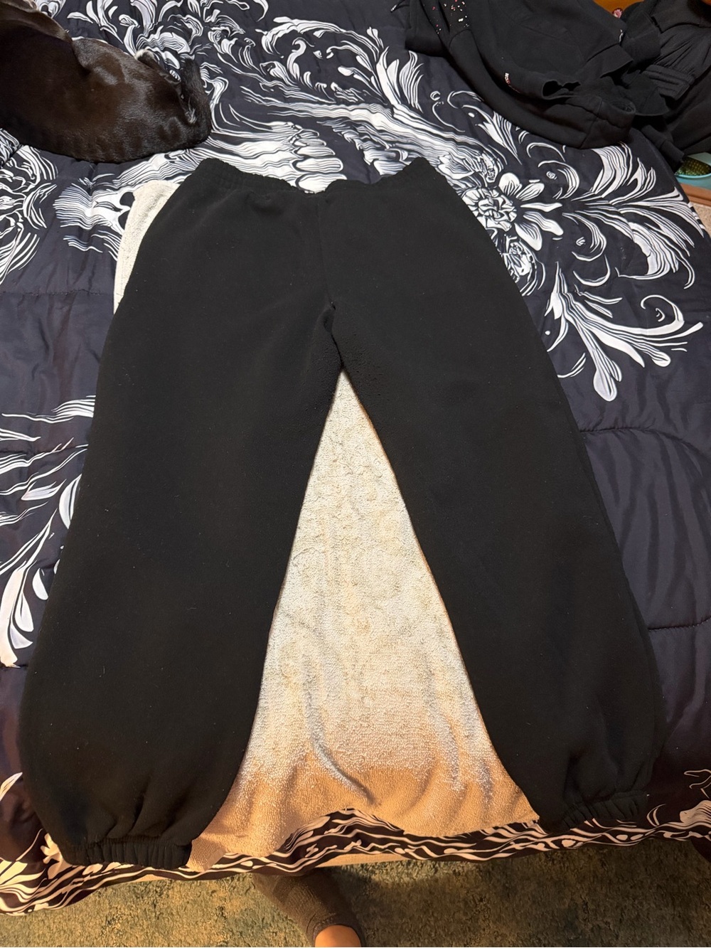 (OUTFIT ALERT)Cream 'LOVE' Sweatshirt with Black Joggers “BETTER TOGETHER” - Picture 7 of 9